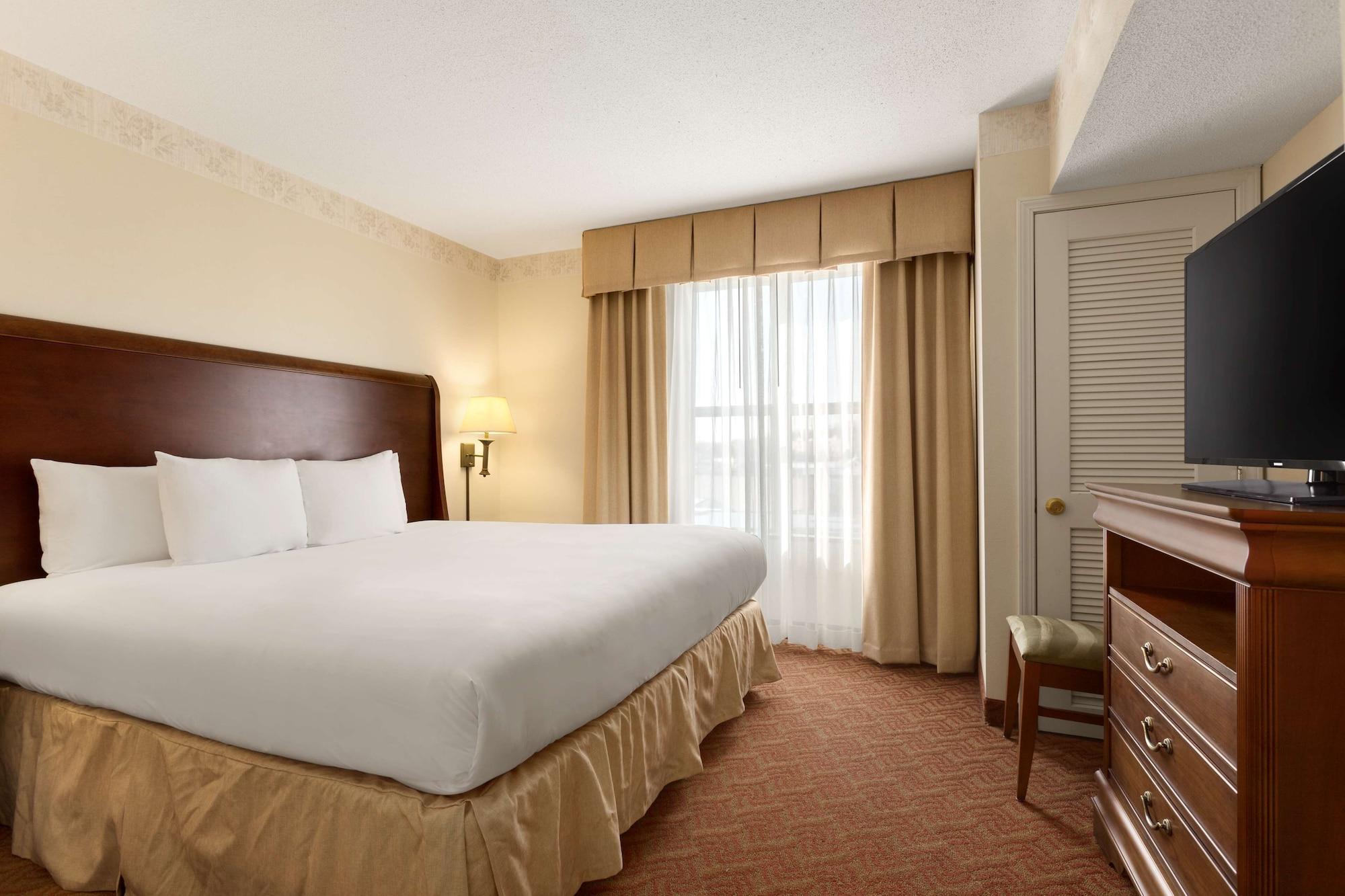 Spark By Hilton Woodbridge Exterior photo