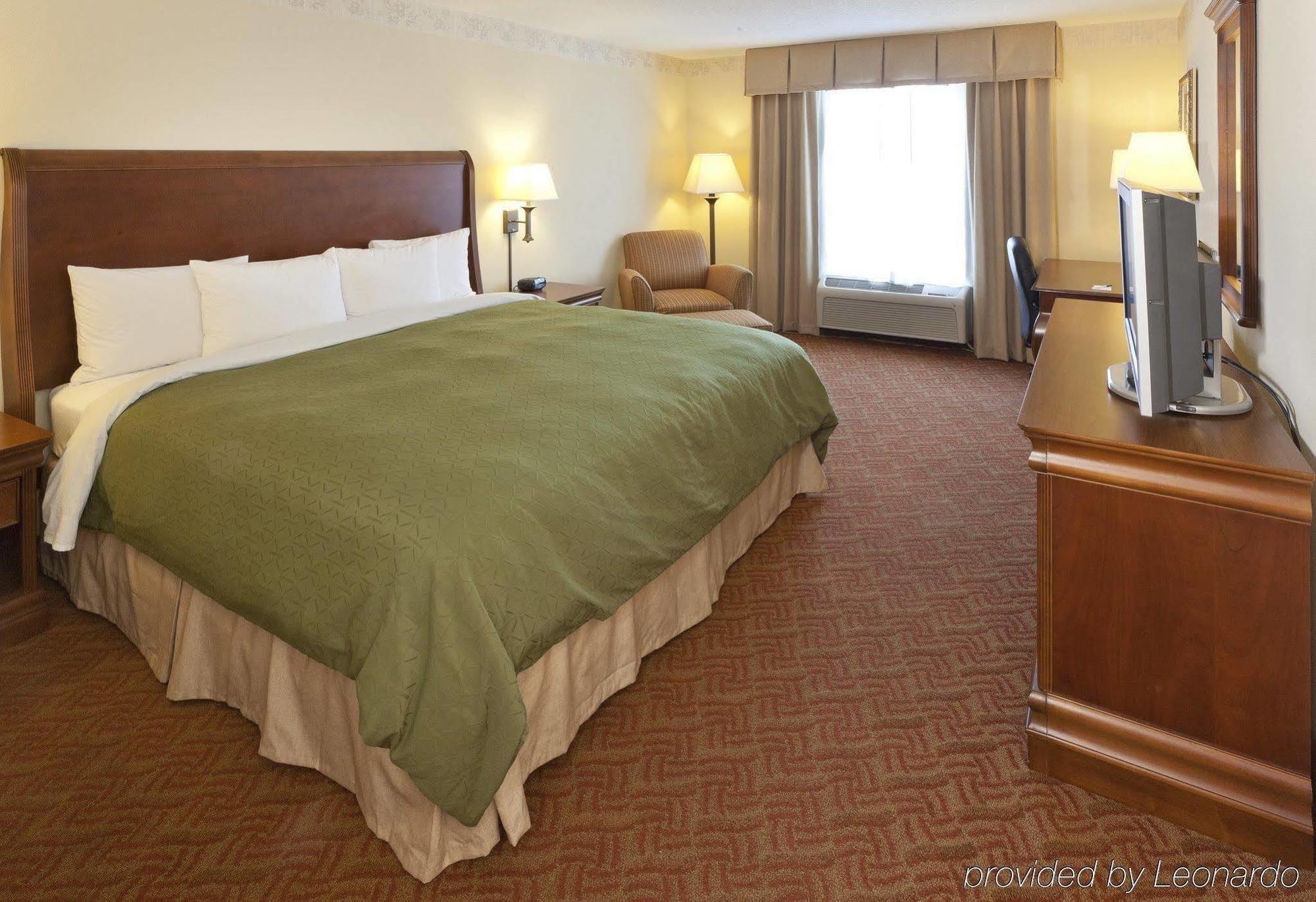 Spark By Hilton Woodbridge Room photo