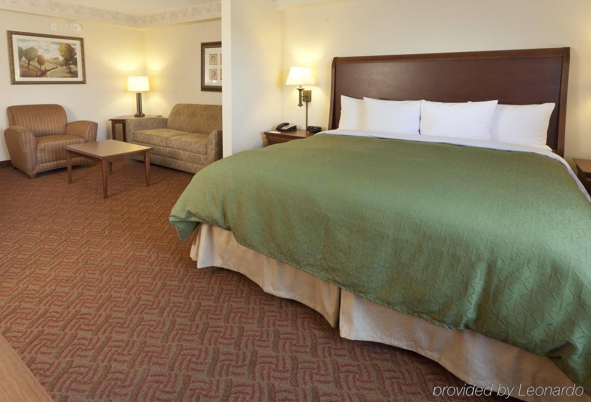 Spark By Hilton Woodbridge Room photo